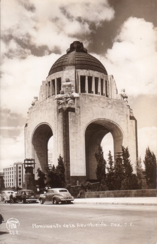 Monumento a la Revolución