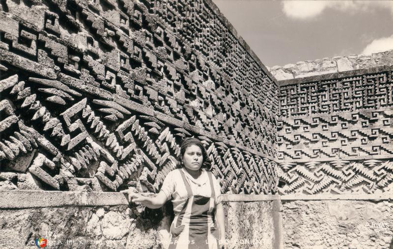 Salón de Los Mosaicos. Lado Poniente