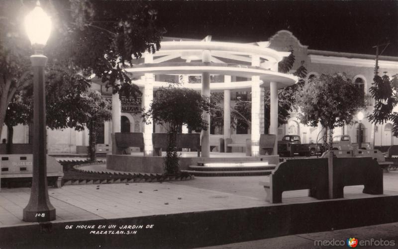 De noche en el jardín