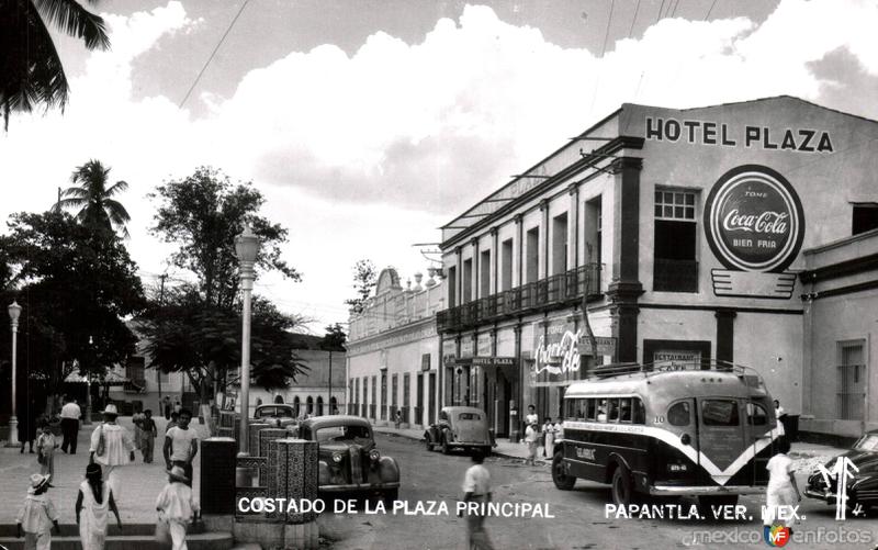 Costado de la Plaza Principal. HoteL Plaza