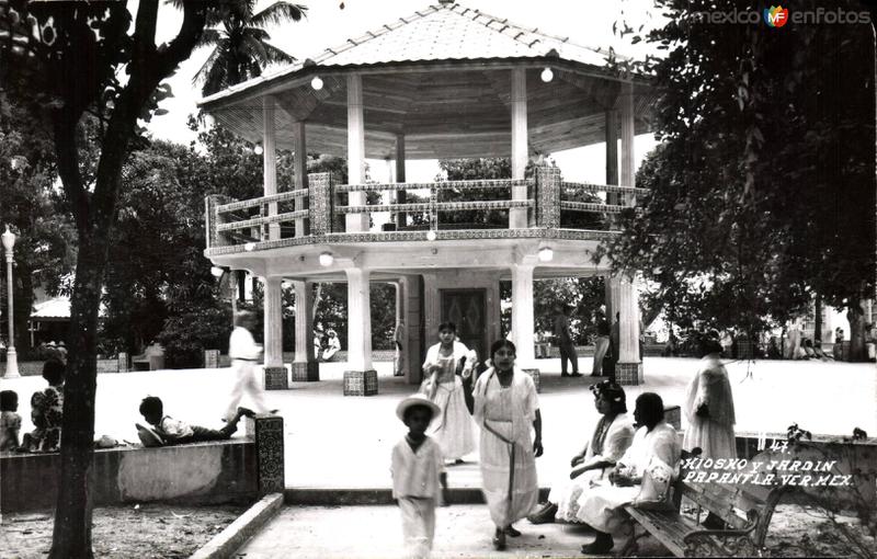 Kiosko y Jardín