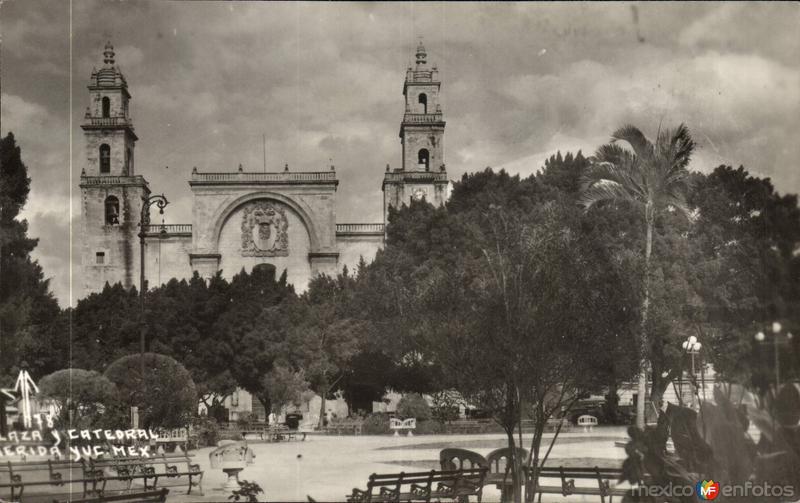 Plaza y Catedral de Mérida