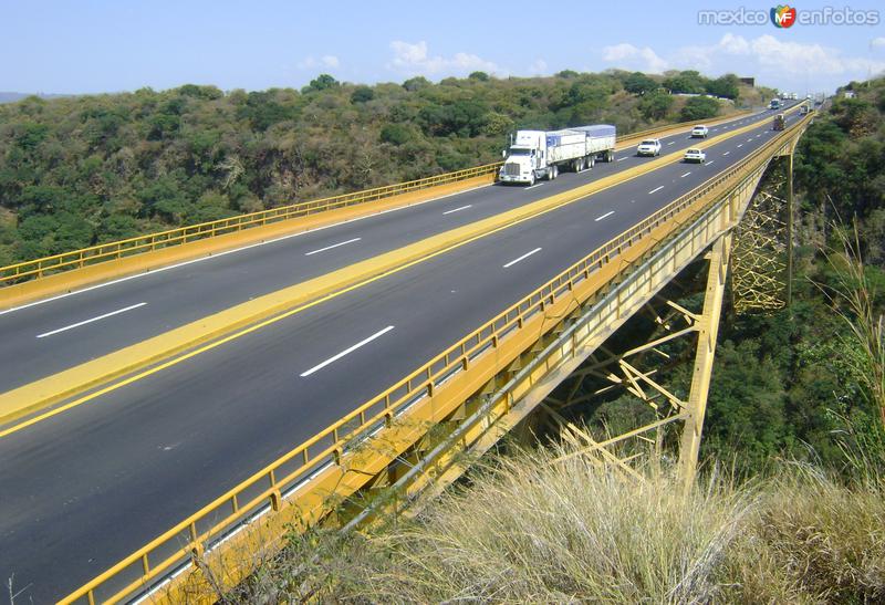 La Autopista Guadalajara-Zapotlanejo y el Puente Ing. Fernando Espinosa