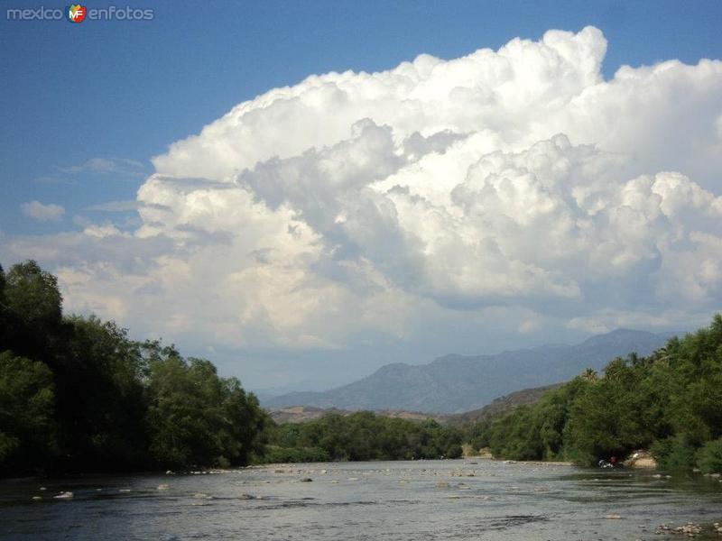 Fotos de San Luis de la Loma, Guerrero, México: Nubes y rio