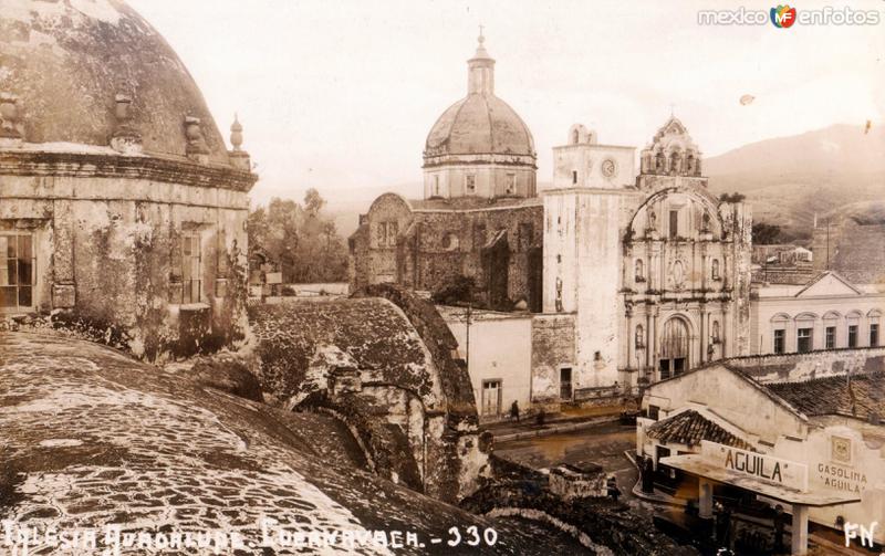 Catedral de Cuernavaca y Gasolinería Aguila