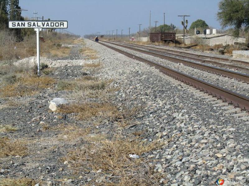 vias del ferrocarril mirando hacia el norte