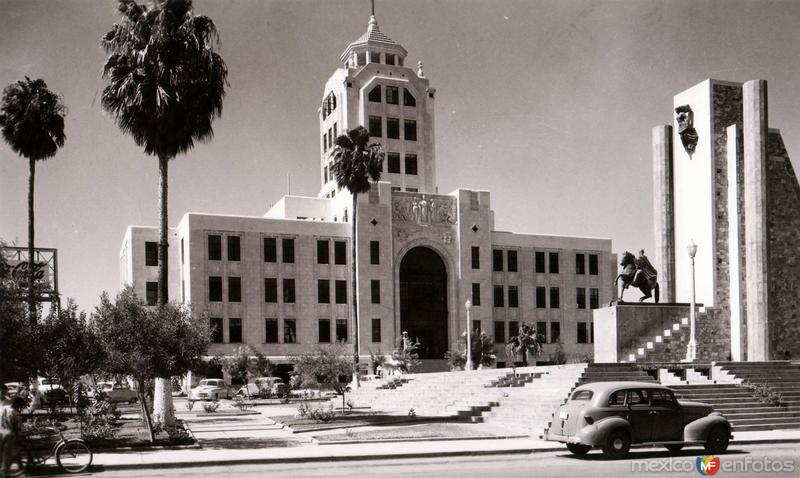 Palacio Federal y Monumento a Escobedo