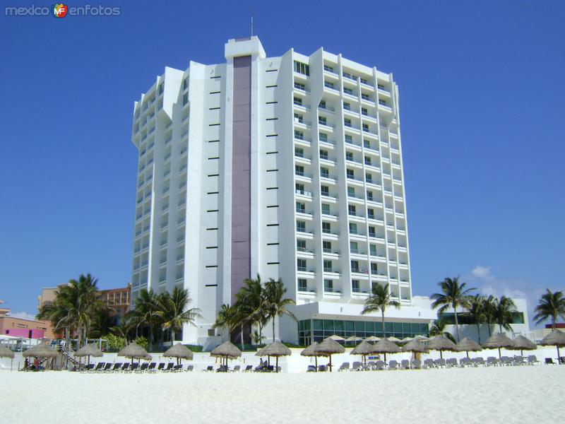 Infraestructura Hotelera en Punta Cancún. Abril/2012