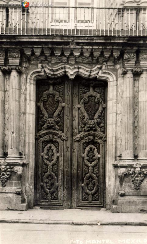 Puerta en el convento de Churubusco