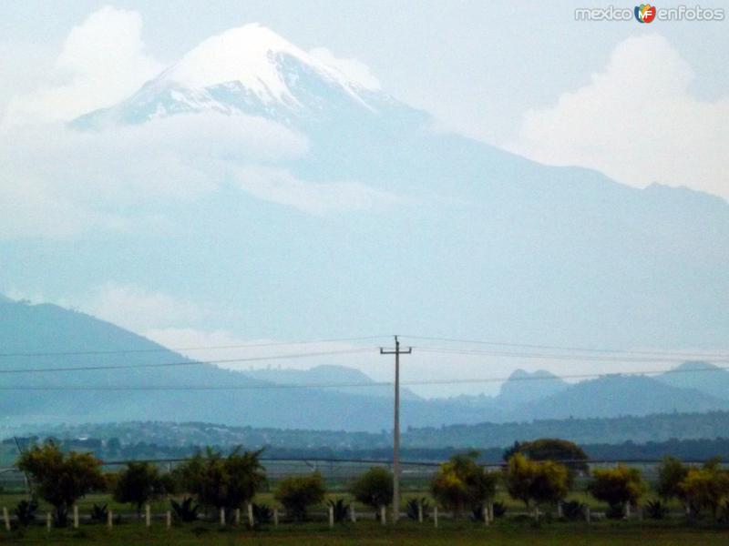 Vista del volcán Pico de Orizaba desde Libres, Puebla. Julio/2012