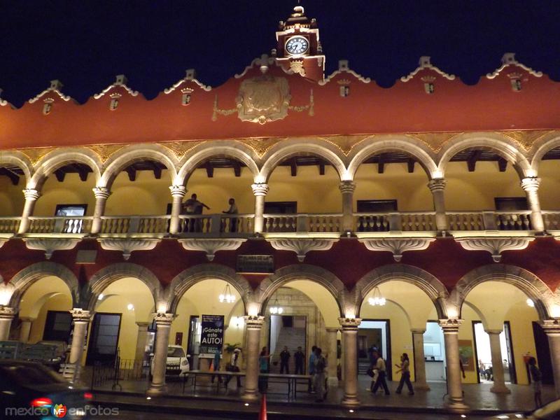 Nocturna del palacio municipal de Mérida. Abril/2013