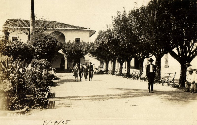 Parque de Huatusco (circa 1925) - Huatusco, Veracruz (MX13799164469437)