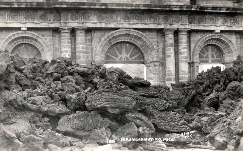 Templo cubierto de lava