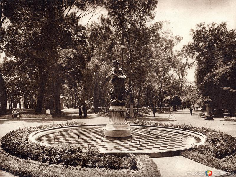 Alameda Central (circa 1920)