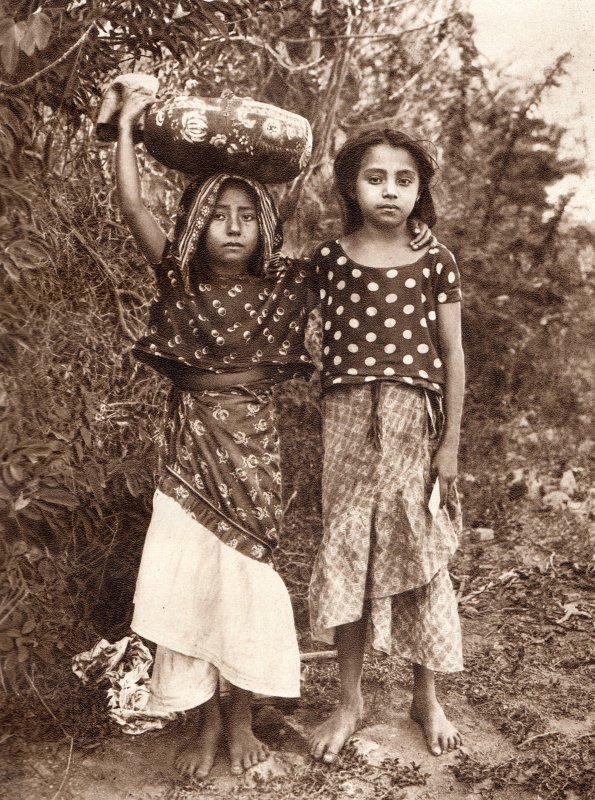 Niñas de Tehuantepec (circa 1920)