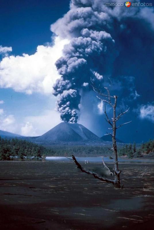 Erupcion del Volcan