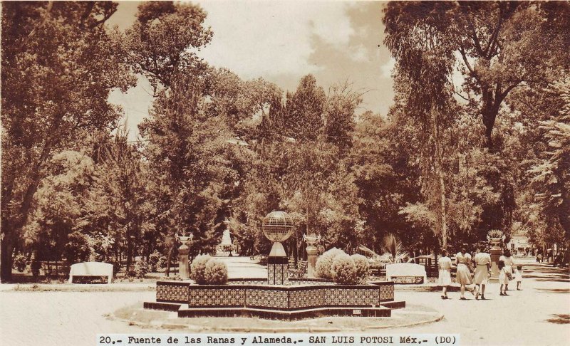 Fuente de las Ranas y Alameda