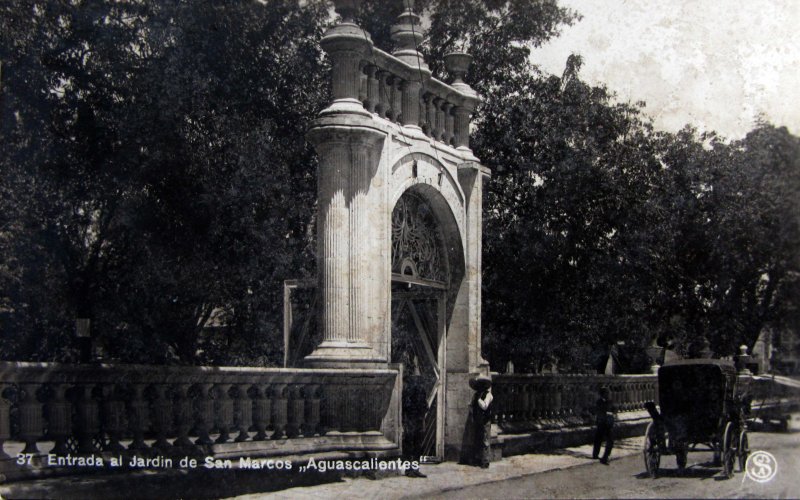 Entrada al Jardin de San marcos