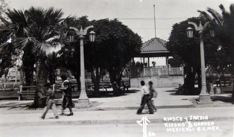 Kiosko y Jardin