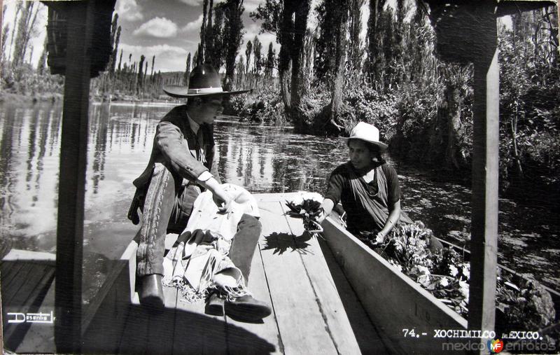 Vendedora de flores en Los Canales de Xochimilco