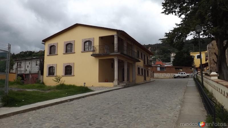 Calles y arquitectura de Capulalpam de Méndez. Julio/2014