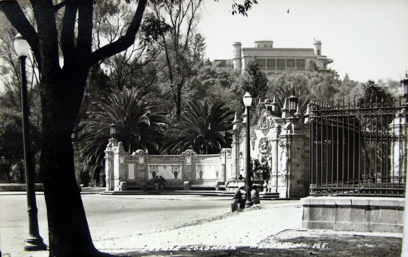 Fuente Colonial en Chapultepec