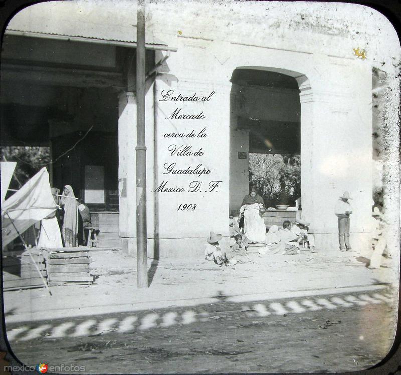 Entrada al Mercado de la Villa