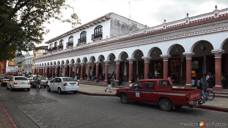 Los portales del Pueblo Mágico. Julio/2014 - San Cristóbal de las Casas,  Chiapas (MX14180959585218)
