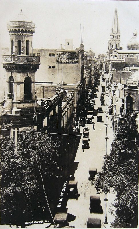 LA CATEDRAL Y CALLE 16 DE SEPTIEMBRE