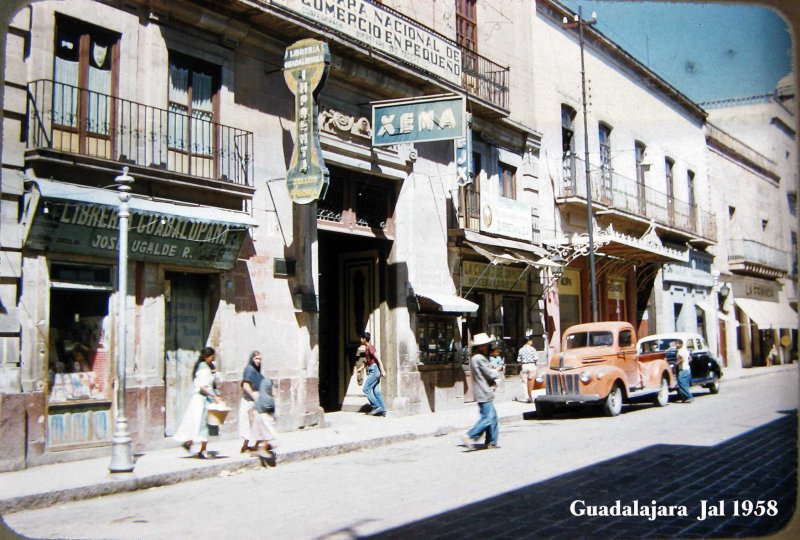 AVENIDA EN QUERETARO.