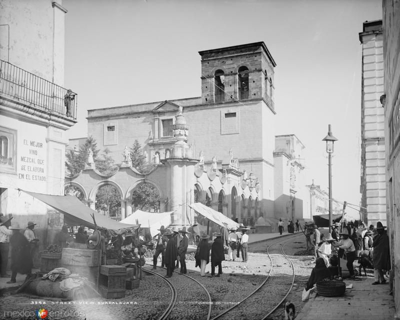 Templo de la Merced, Calle Pedro Loza y Avenida Hidalgo (por William Henry Jackson, c. 1887)