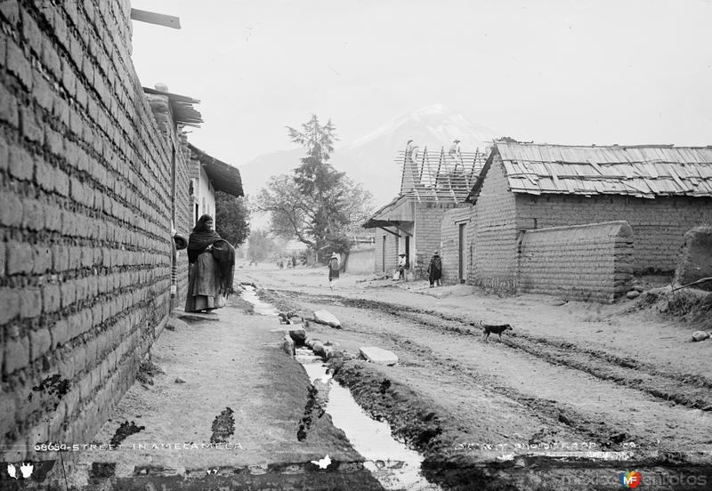 Calle en Amecameca (por William Henry Jackson, c. 1887)