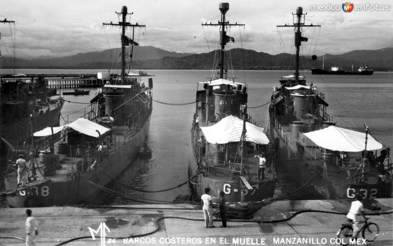 Barcos costeros en el muelle de Manzanillo