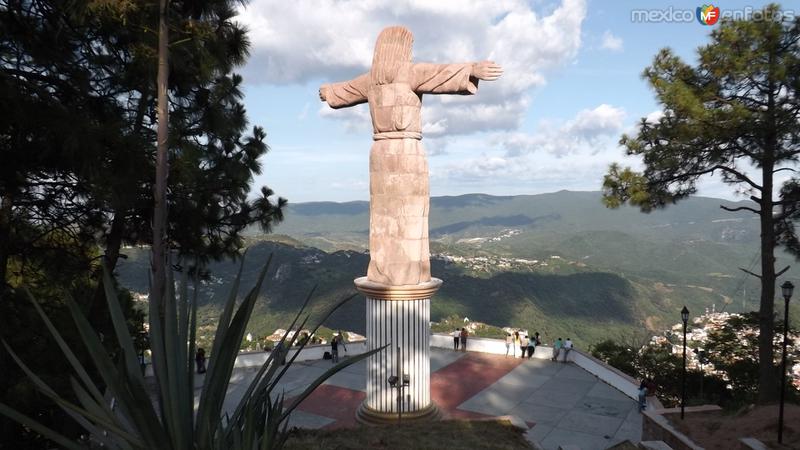 Vista del mirador del Cristo y la sierra de Taxco. Julio/2014