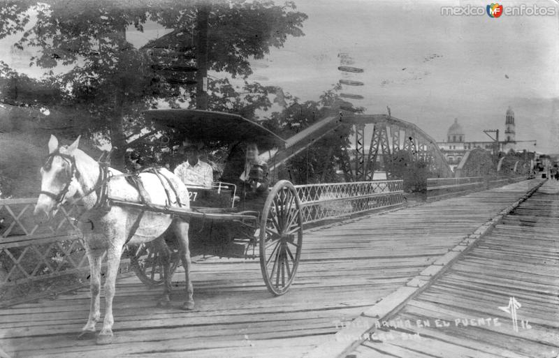 Carreta cruzando el puente