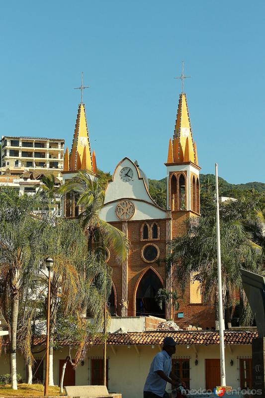 IGLESIA DE NUESTRA SEÑORA DEL REFUGIO...PUERTO VALLARTA 2014