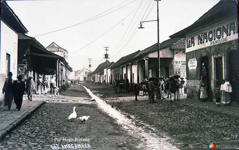 una calle por el fotografo HUGO BREHME