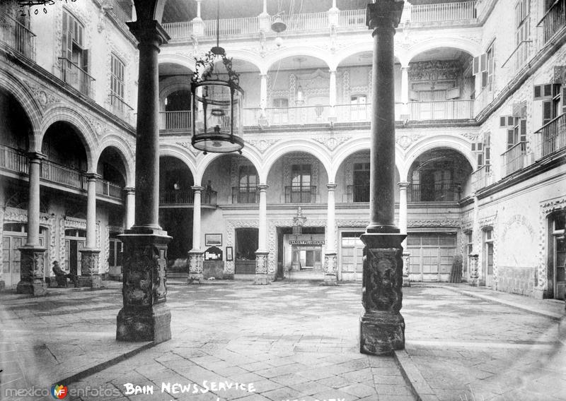 Patio del Hotel Iturbide (Bain News Service, c. 1910)