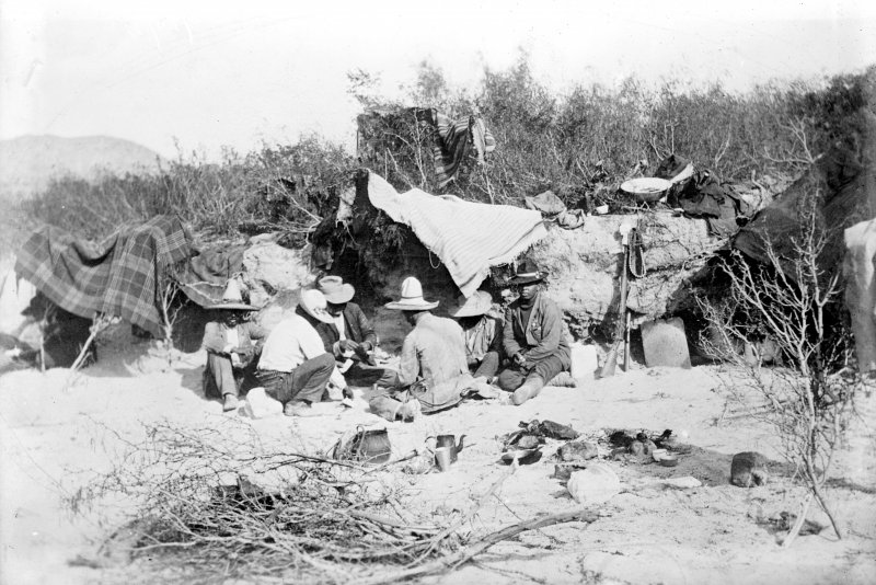 Campamento de revolucionarios (Bain News Service, c. 1914)