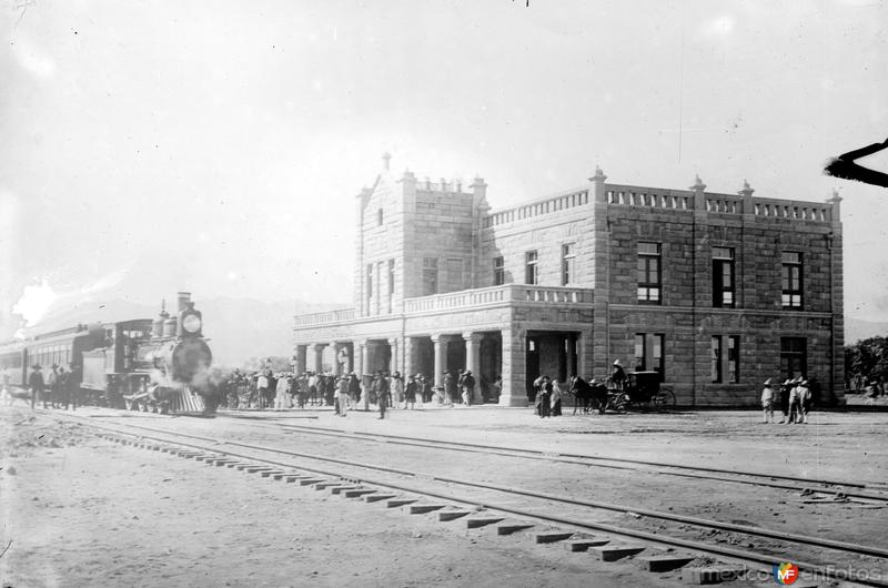 Una estación del Ferrocarril Nacional (Bain News Service, c. 1910)