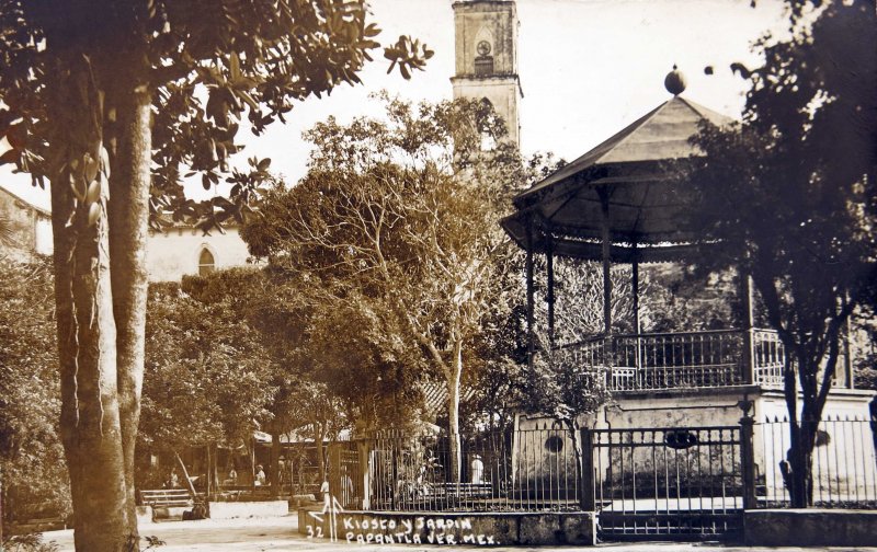 KIOSKO Y JARDIN