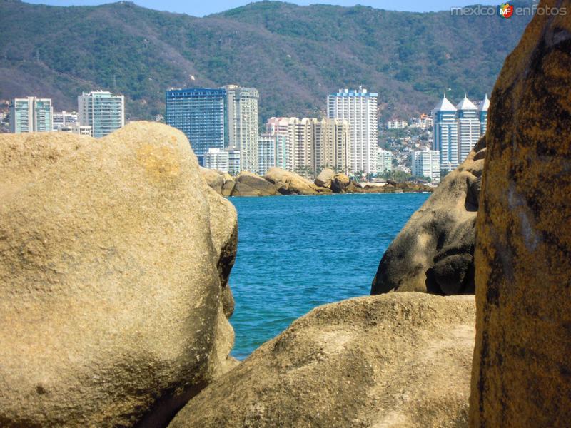 acapulco entre las rocas