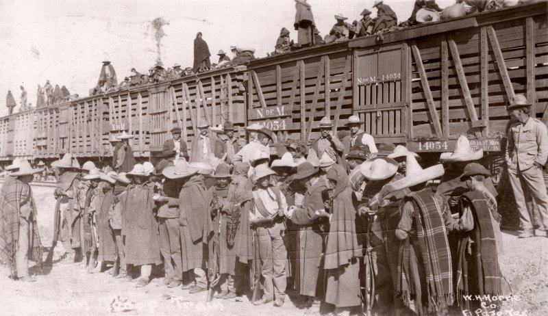 Abordando un tren durante la Revolución Mexicana