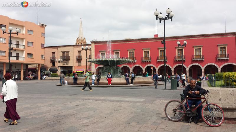 Plaza Fuente de los Leones - León, Guanajuato (MX14249279714398)