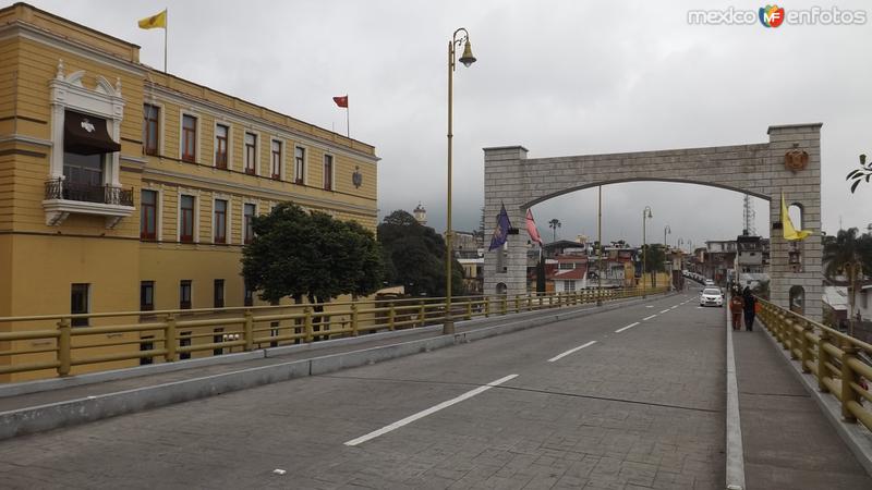 Av. Poniente 3 y vista posterior del Palacio Municipal. Diciembre/2014