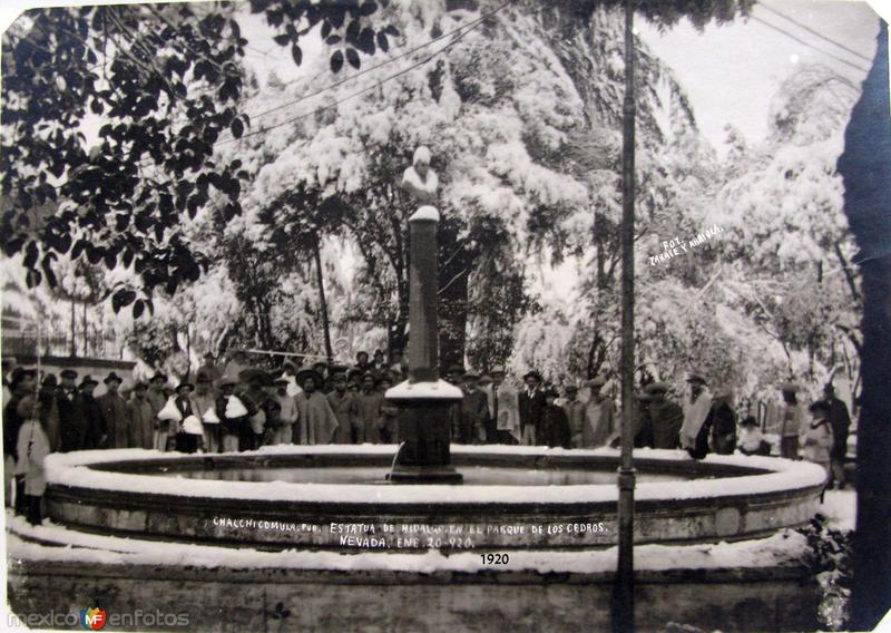 NEVADA DE 1920 Y ESTATUA DE HIDALGO