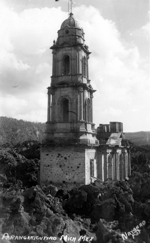 El templo cubierto de roca volcánica