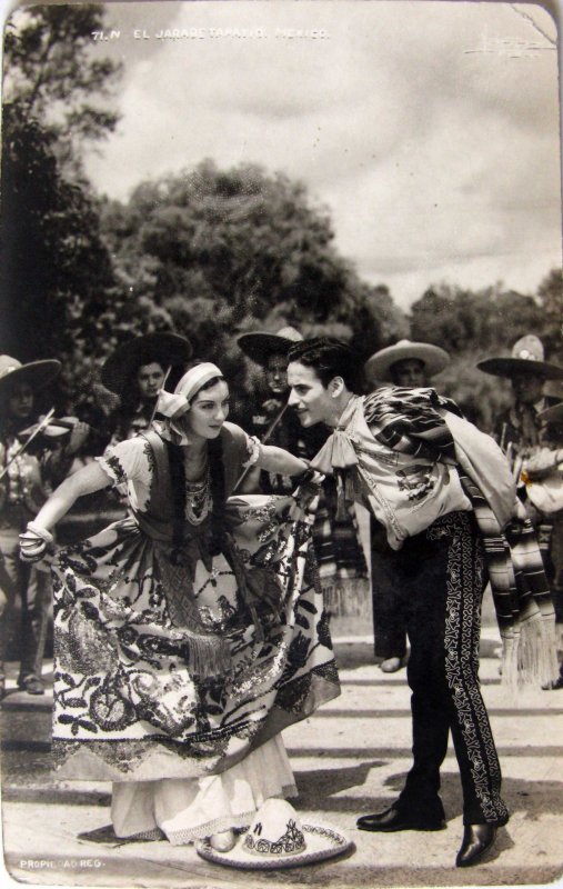 TIPOS MEXICANOS TRAJES TIPICOS