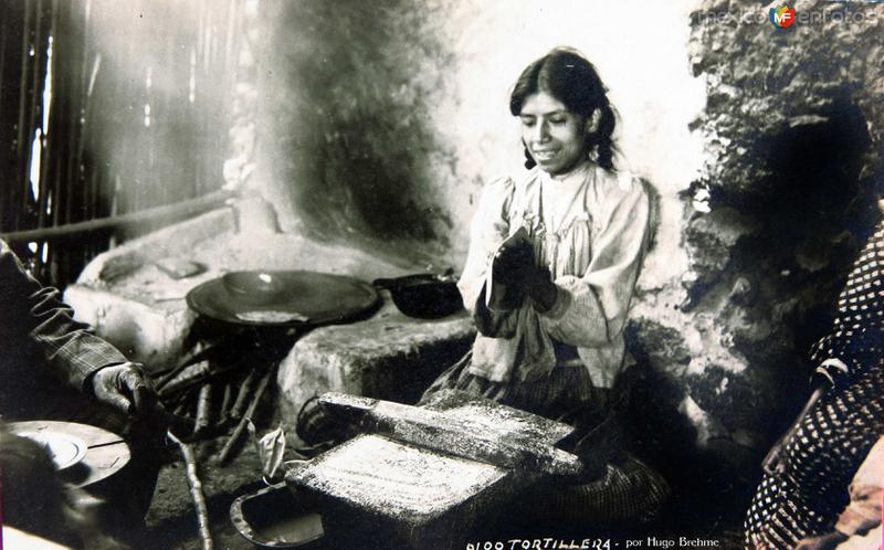 TIPOS MEXICANOS Tortillera por el fotografo Hugo Brehme