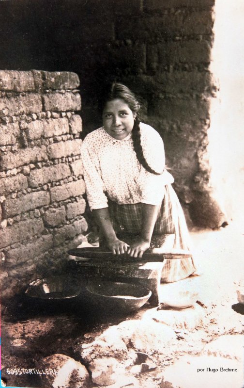 TIPOS MEXICANOS Tortillera por el fotografo Hugo Brehme